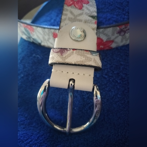 Micheal Kors hibiscus 🌺 flower belt - Picture 2 of 8